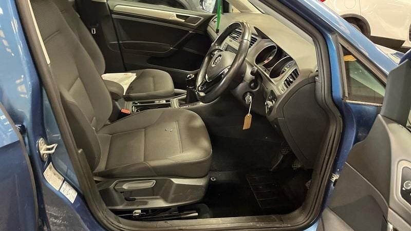 Used VW Golf VII Edition 125 HP (91 kW) 2016 Blue Hatchback