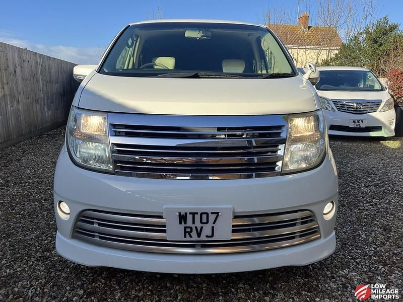 Used Nissan Elgrand 2007 White MPV