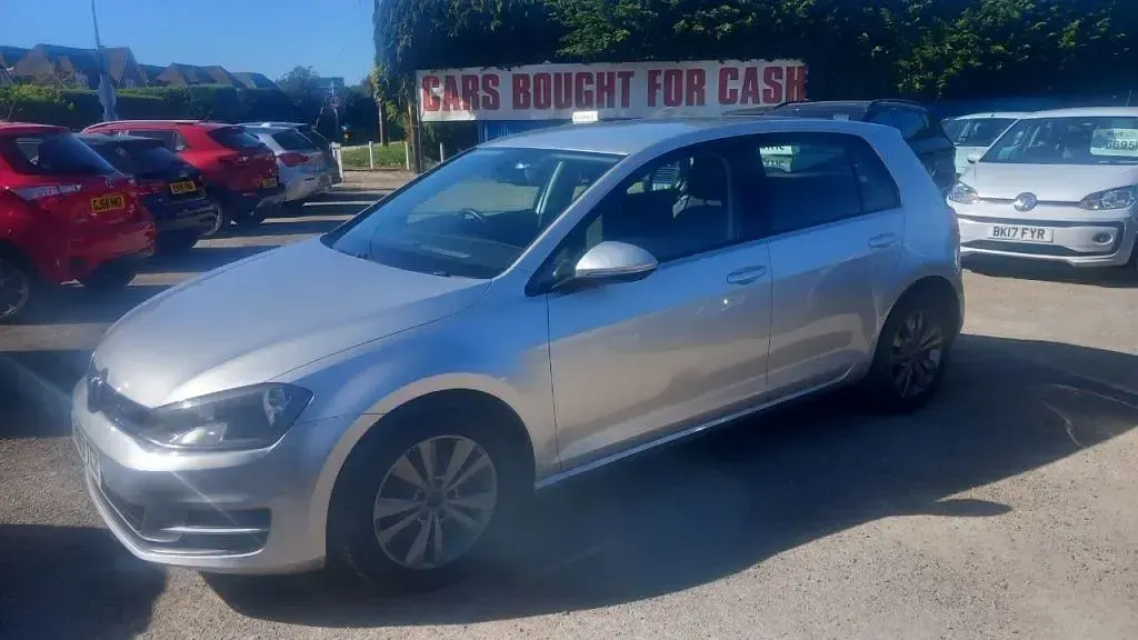Używany VW Golf VII SE 122 KM (89 kW) 2013 Srebrny Hatchback