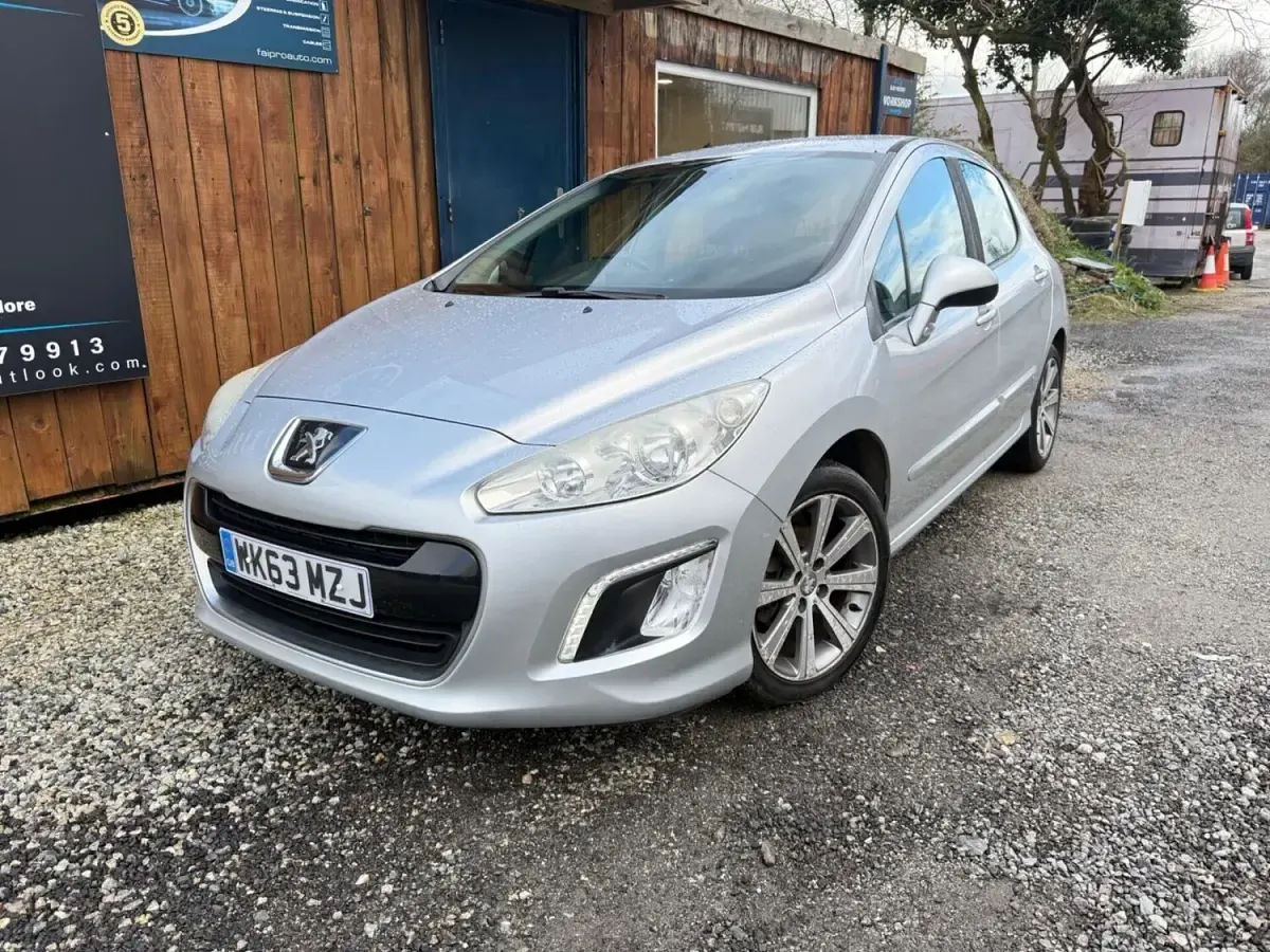 Used Peugeot 308 Active 115 HP (84 kW) 2013 Silver Hatchback