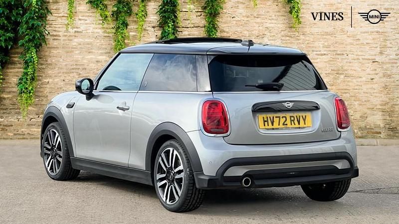 Usado Mini Cooper Exclusive 134 HP (98 kW) 2023 Prateado Citadino