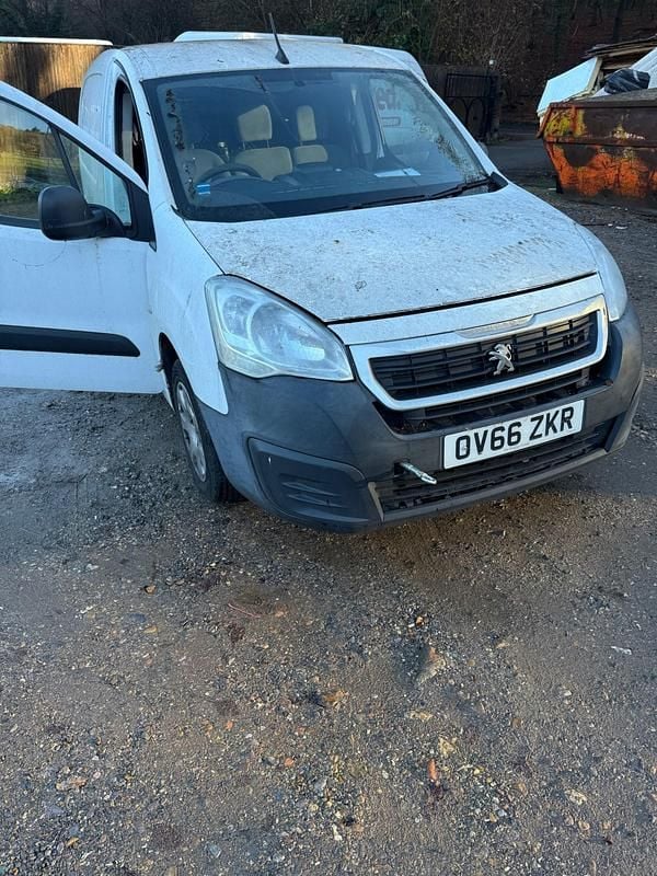 White Used 2016 Peugeot Partner MPV | £1,500 - Image 1/4