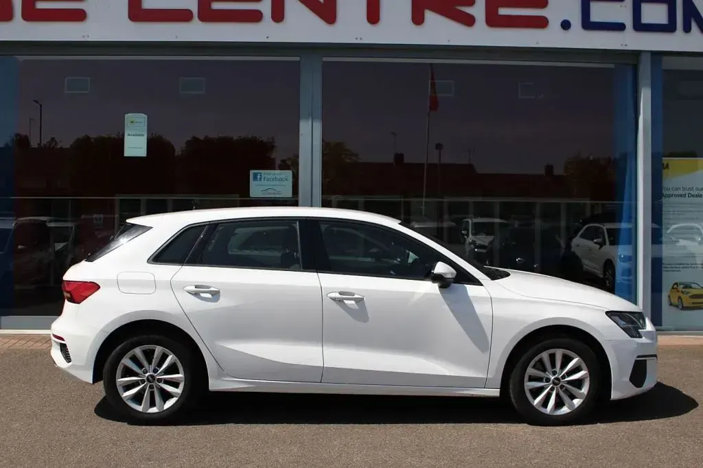 Used Audi A3 Sportback Design 116 HP (85 kW) 2021 White Hatchback