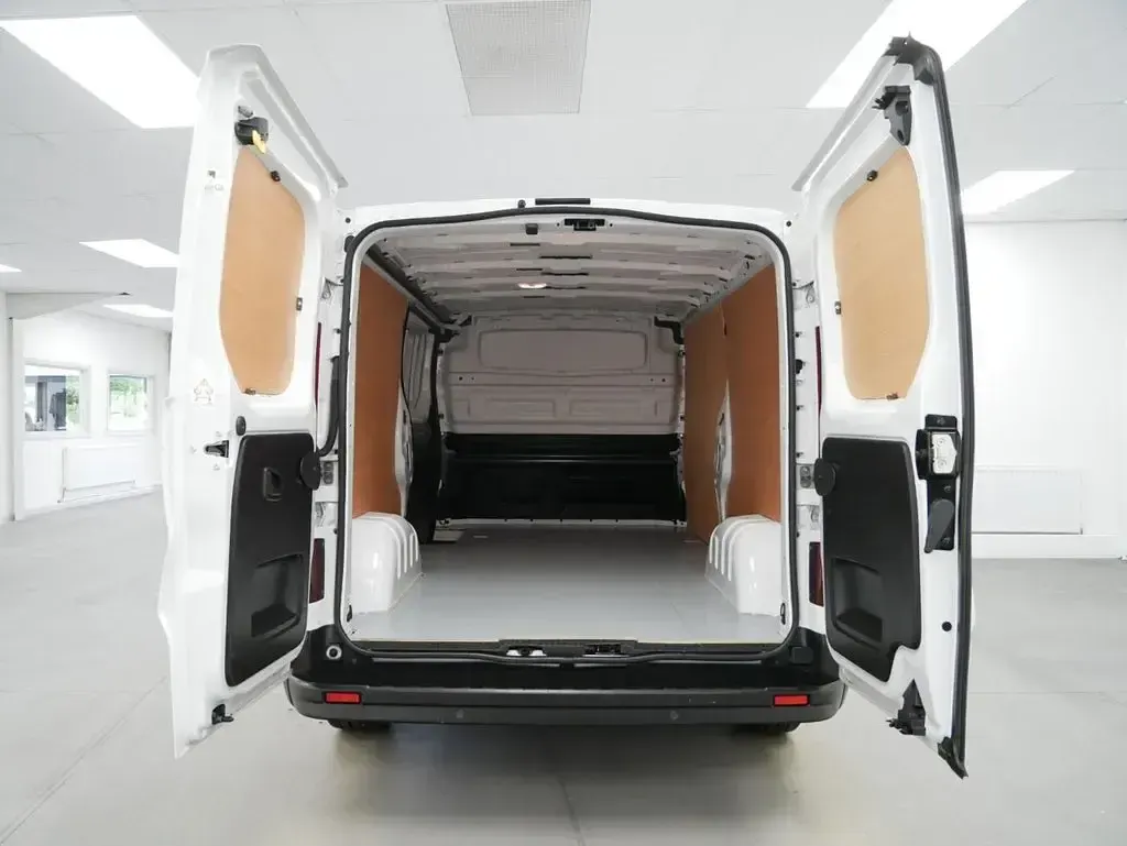 Used Nissan Primastar Tekna 110 HP (80 kW) 2024 White MPV