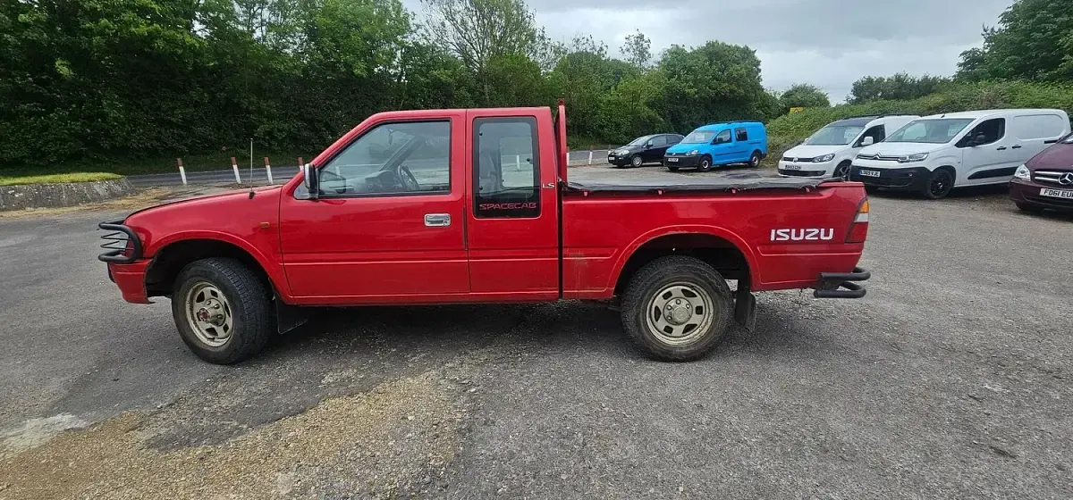 Used Isuzu Trooper 1999 Red SUV