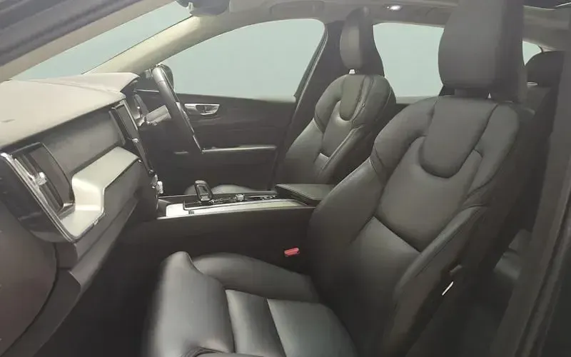 Used Volvo XC60 Plus 349 HP (256 kW) 2023 SUV
