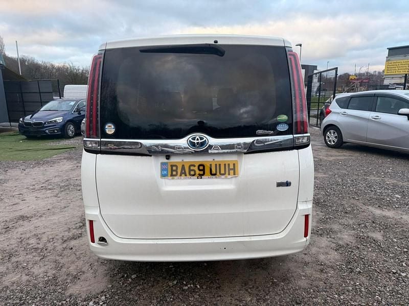 Begagnad Toyota Noah 2026 Vit Minibuss