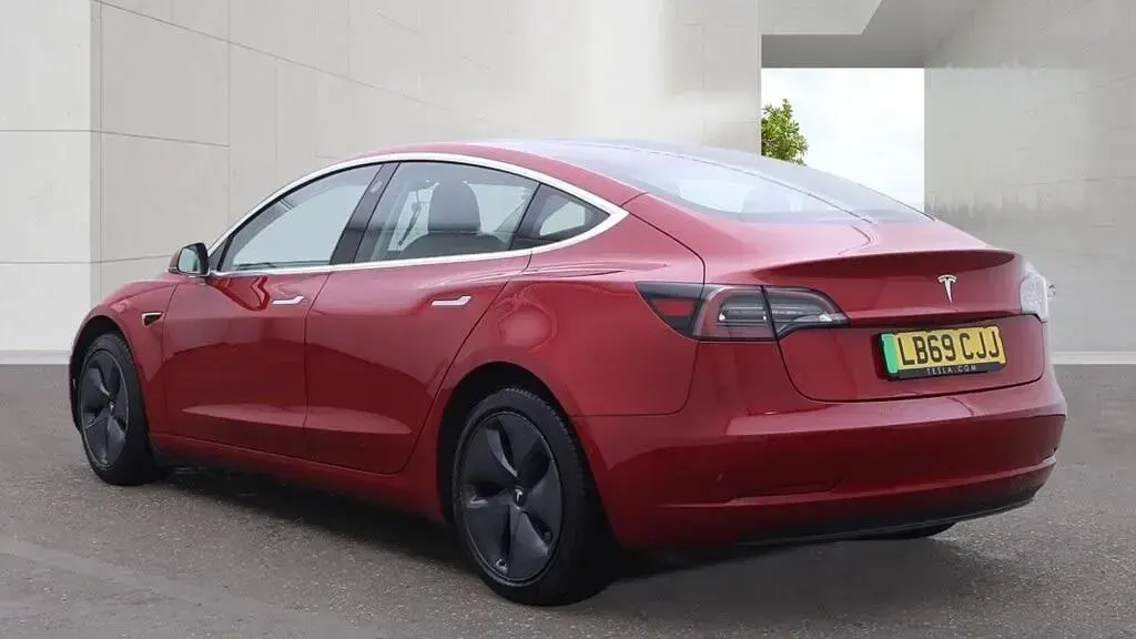 Used Tesla Model 3 Standard Range 239 kW (325 HP) 2019 Red Sedan