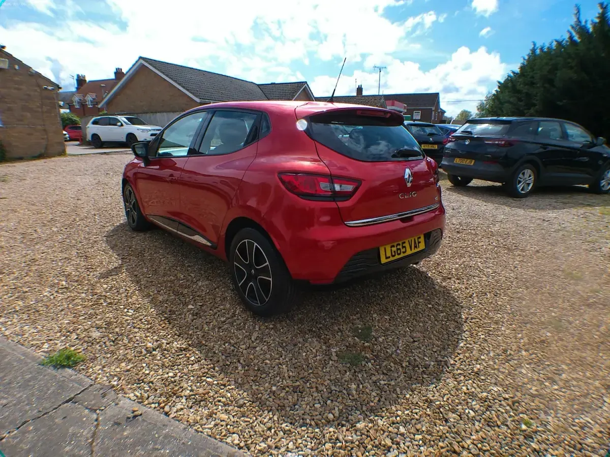 Used Renault Clio IV Dynamique 90 HP (66 kW) 2015 Red Hatchback