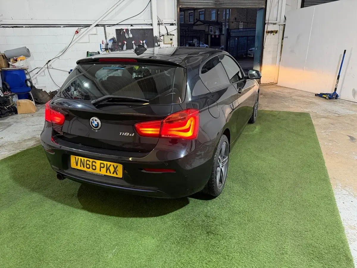 Używany BMW 118 Sport Line 150 KM (110 kW) 2016 Czarny Hatchback