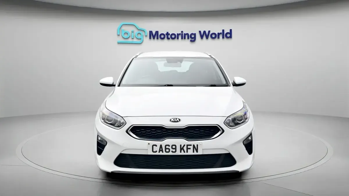 Used Kia Ceed 2020 White Hatchback