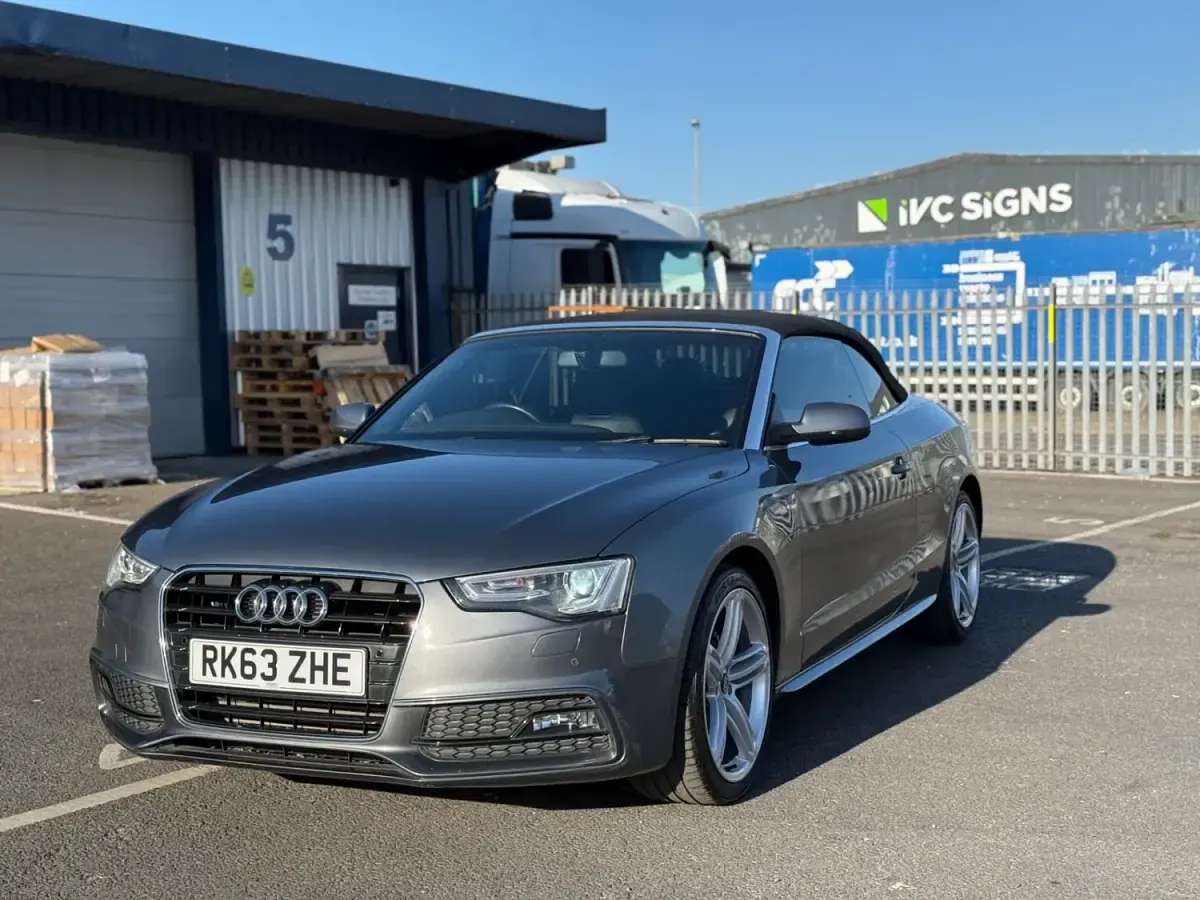 Begagnad Audi A5 Cabriolet S-Line 2013 Grå Cab