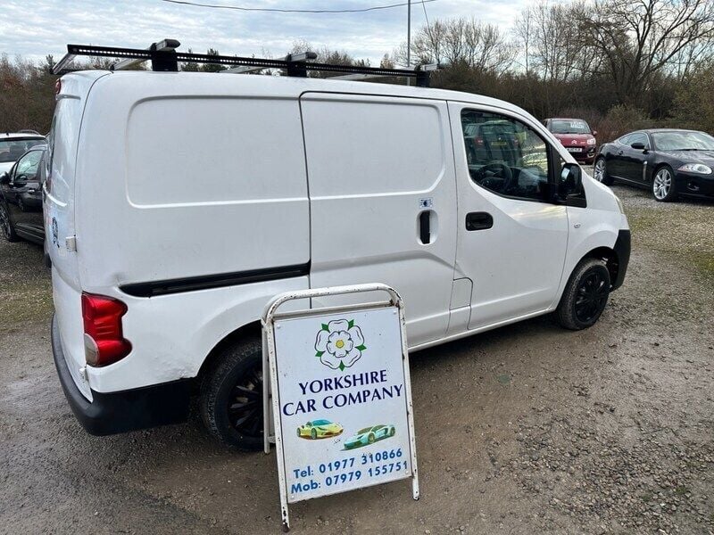 White Used 2012 Nissan NV200 SE Van | £2,000 (Fair price) - Image 1/4