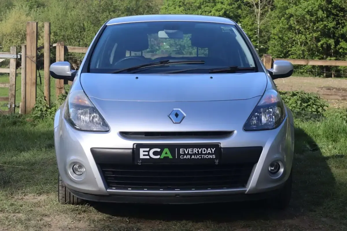 Usado Renault Clio II Dynamique 2010 Prateado Citadino