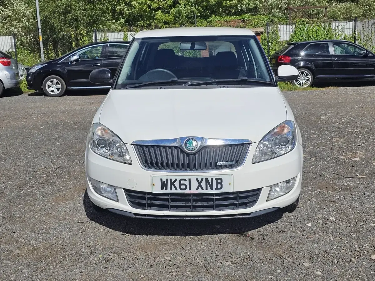 Used Skoda Fabia GreenLine 75 HP (55 kW) 2011 White Hatchback