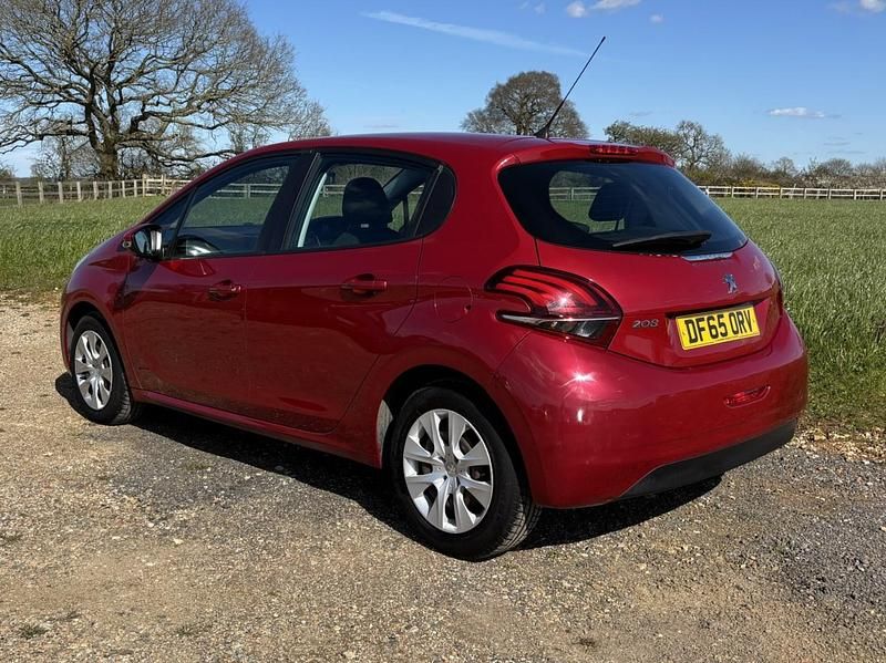 Used Peugeot 208 Access 68 HP (50 kW) 2015 Red Hatchback