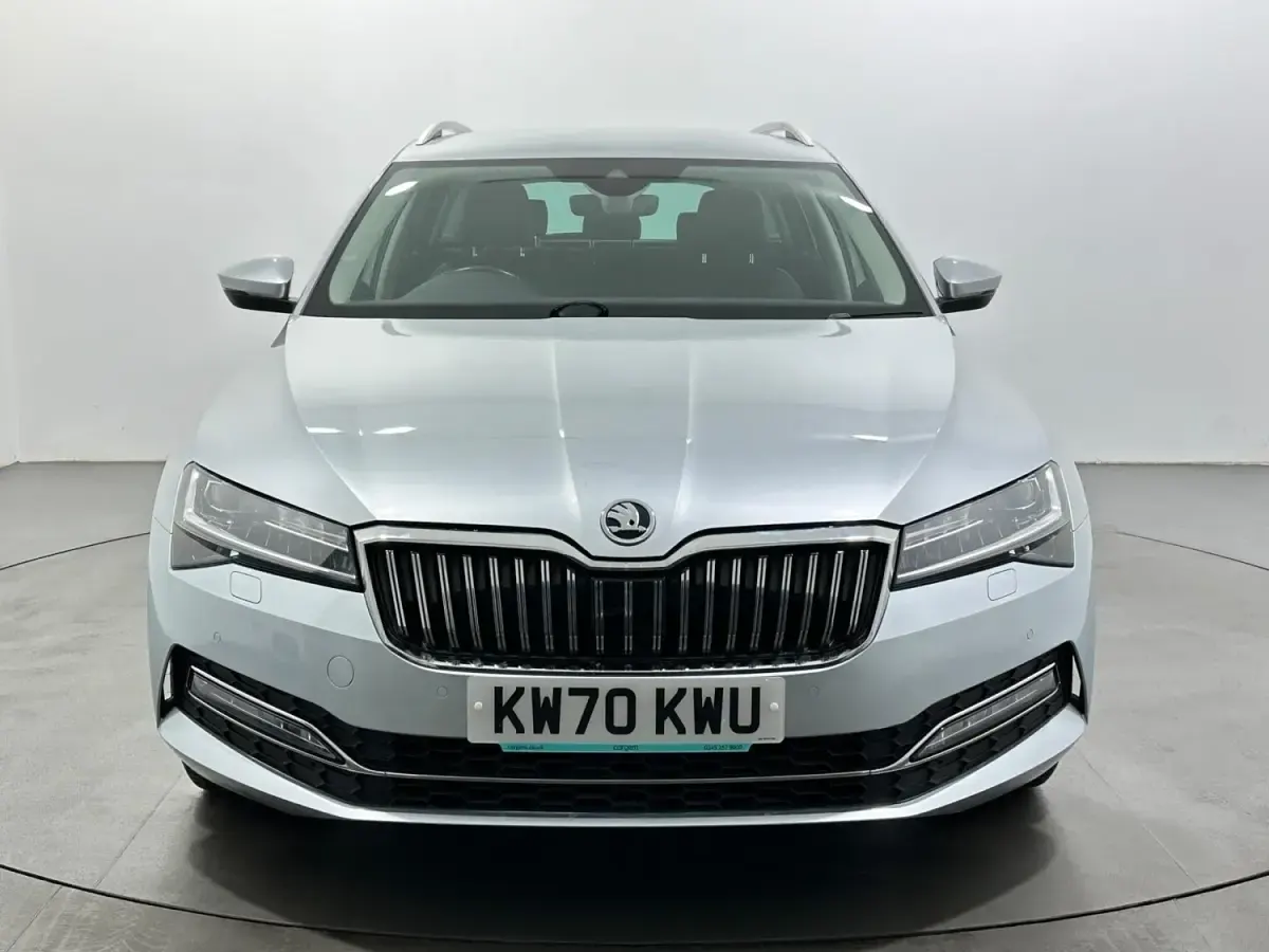 Gebraucht Skoda Superb SE L 150 PS (110 kW) 2021 Silber Kombi