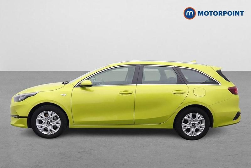 Used Kia Ceed 2023 Yellow Hatchback
