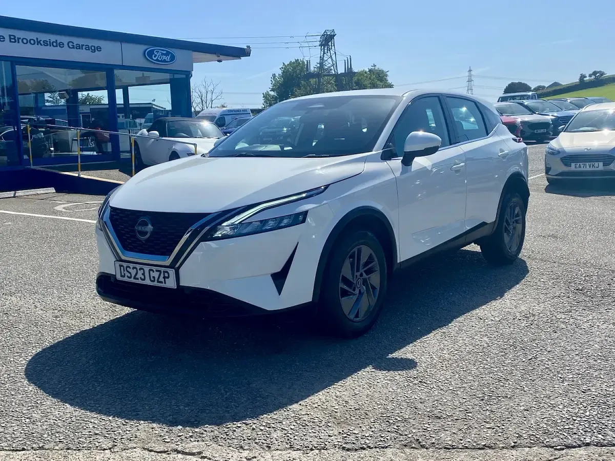 Used Nissan Qashqai Acenta Premium 140 HP (102 kW) 2023 White SUV