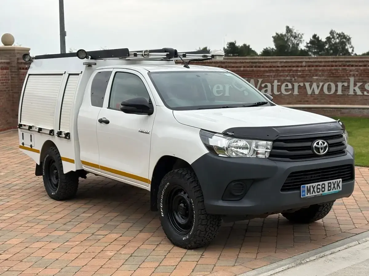 Used Toyota HiLux Active 150 HP (110 kW) 2018 White Pickup