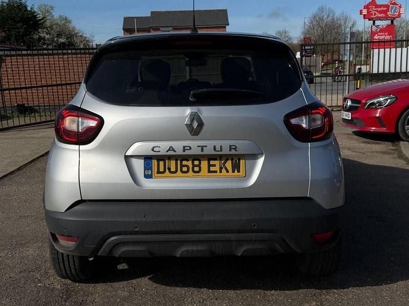 Used Renault Captur Iconic 90 HP (66 kW) 2018 Silver/black SUV
