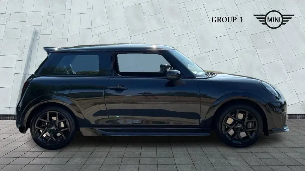 Used Mini Cooper Hatch 114 kW (156 HP) 2025 Black Hatchback