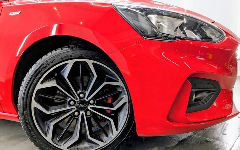 Used Ford Focus ST-Line X 120 HP (88 kW) 2019 Red Estate