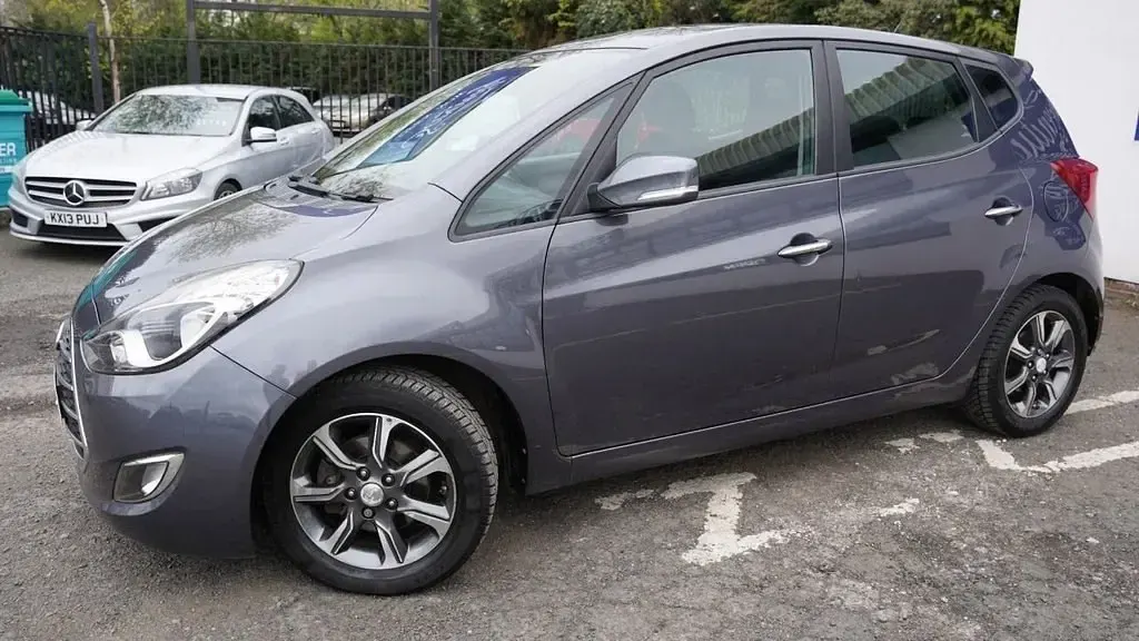 Usado Hyundai ix20 SE 90 CV (66 kW) 2016 Gris Utilitario