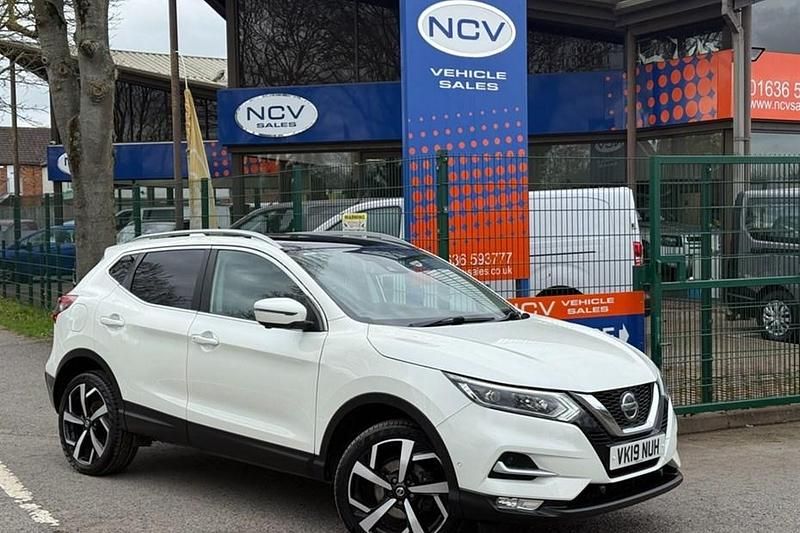 Used Nissan Qashqai Tekna 2019 White SUV