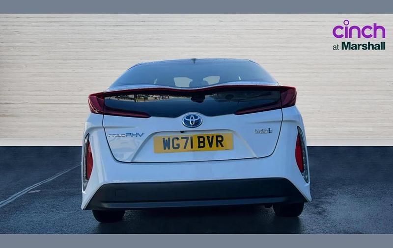 Used Toyota Prius Business Edition 120 HP (88 kW) 2021 White Hatchback