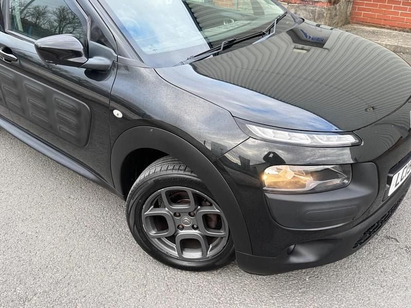 Used Citroën C4 Cactus Feel 100 HP (73 kW) 2015 Black Hatchback