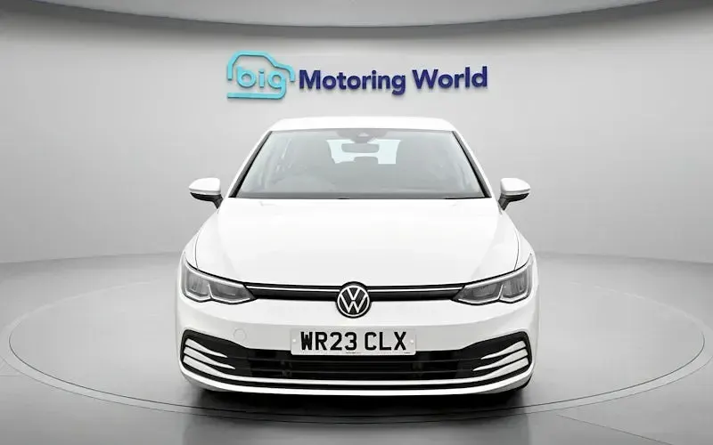 Used VW Golf VIII Life 150 HP (110 kW) 2023 White Hatchback