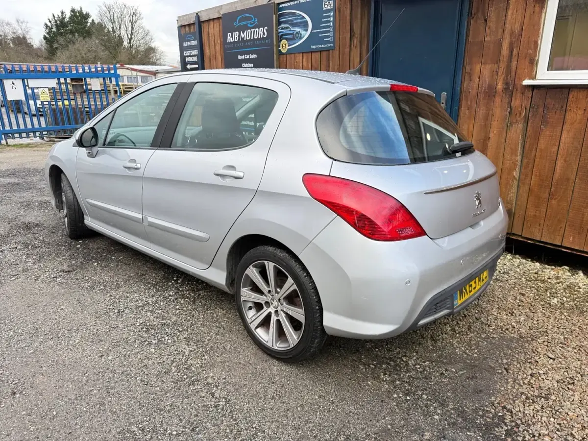 Używany Peugeot 308 Active 115 KM (84 kW) 2013 Srebrny Hatchback