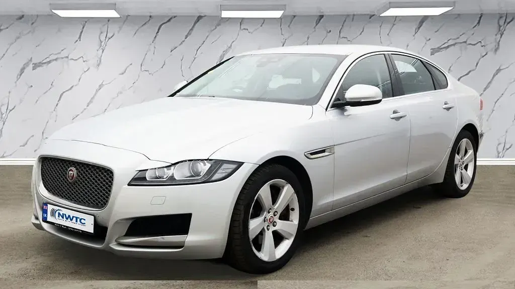 Used Jaguar XF Portfolio 180 HP (132 kW) 2017 Silver Sedan
