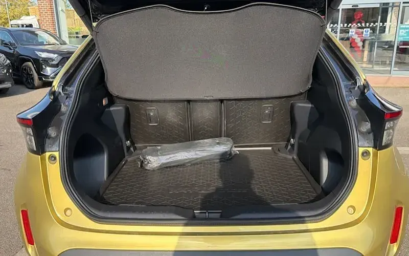 Used Toyota Yaris Cross Edition 116 HP (85 kW) 2022 Yellow SUV