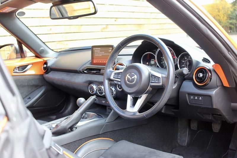 Used Mazda MX5 Edition 184 HP (135 kW) 2019 Orange Cabriolet