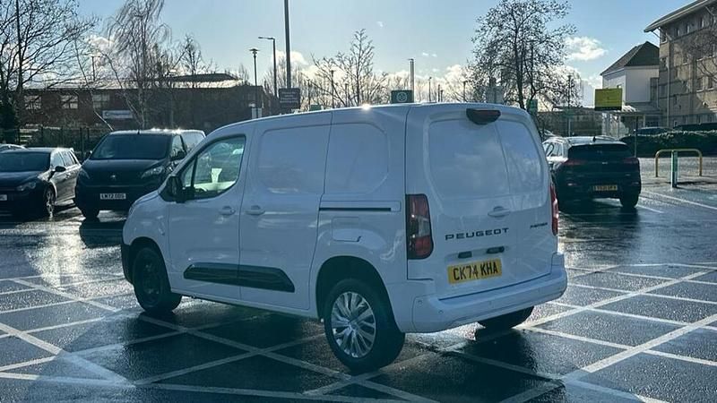 Used Peugeot Partner S 129 HP (94 kW) 2024 White MPV
