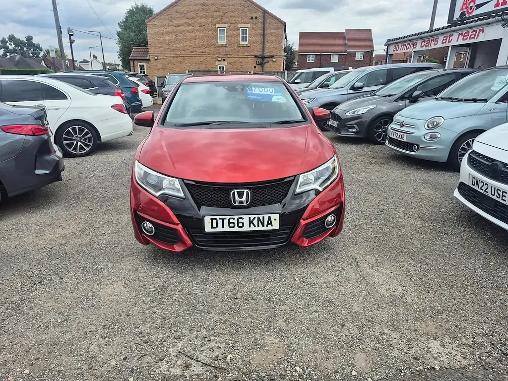 Used Honda Civic SE Plus 142 HP (104 kW) 2017 Red Hatchback