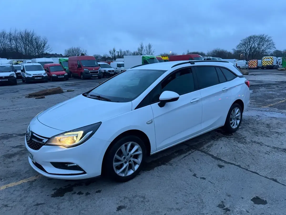 Gebraucht Vauxhall Astra Design Edition 136 PS (100 kW) 2019 Weiß Kombi