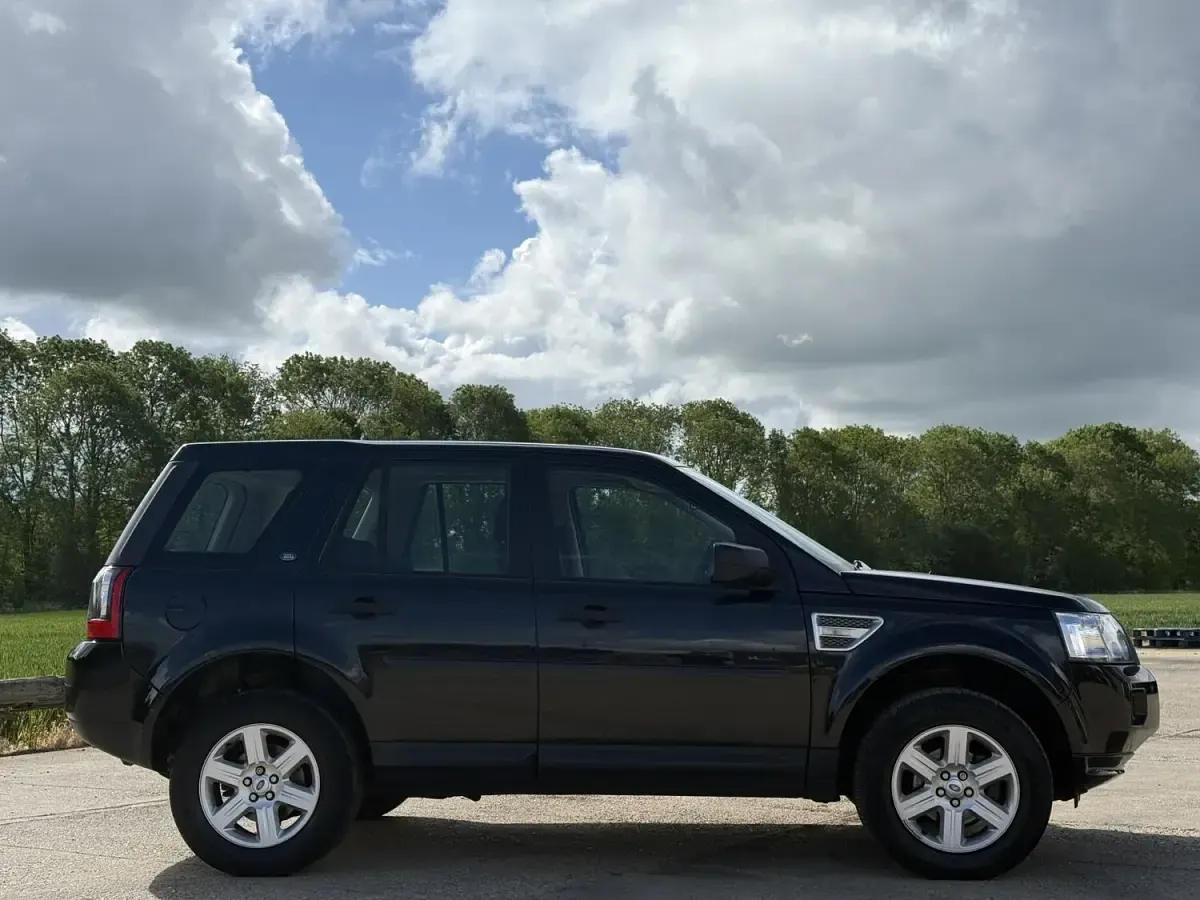Used Land Rover Freelander 2 150 HP (110 kW) 2012 Black SUV