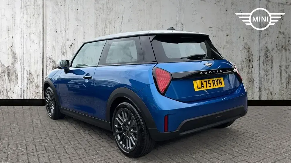 Used Mini Cooper Hatch 113 kW (154 HP) 2025 Blue Hatchback