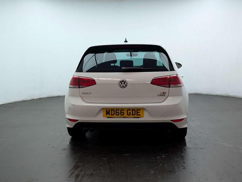 Used VW Golf VII R-line Edition 150 HP (110 kW) 2017 White Hatchback
