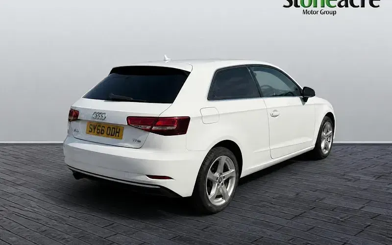 Used Audi A3 Sportback Sport 116 HP (85 kW) 2017 White Hatchback