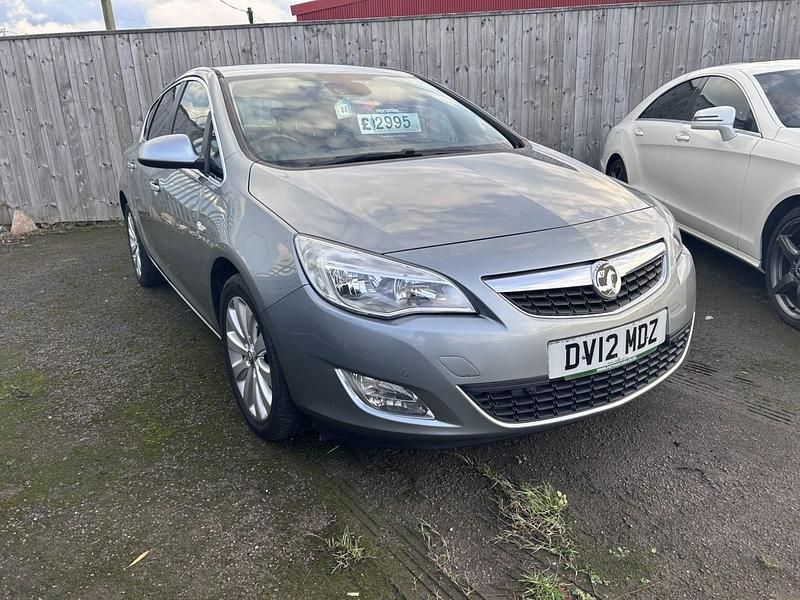 Silver Used 2012 Vauxhall Astra Hatchback | £2,995 (Fair price) - Image 1/4