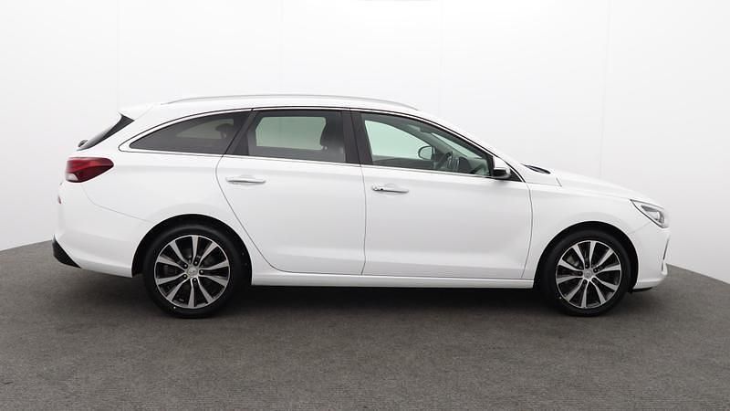 Used Hyundai i30 Premium 140 HP (102 kW) 2018 White Estate
