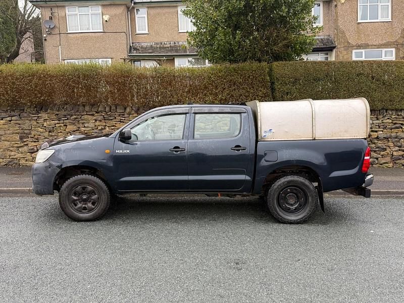 Used Toyota HiLux 144 HP (105 kW) 2012 Grey Pickup