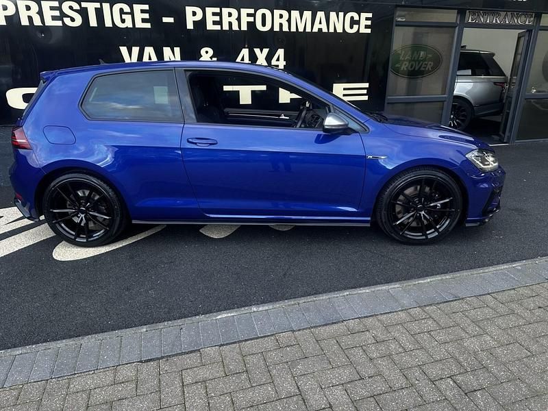 Begagnad VW Golf VII R 310 HK (228 kW) 2018 Blå Halvkombi