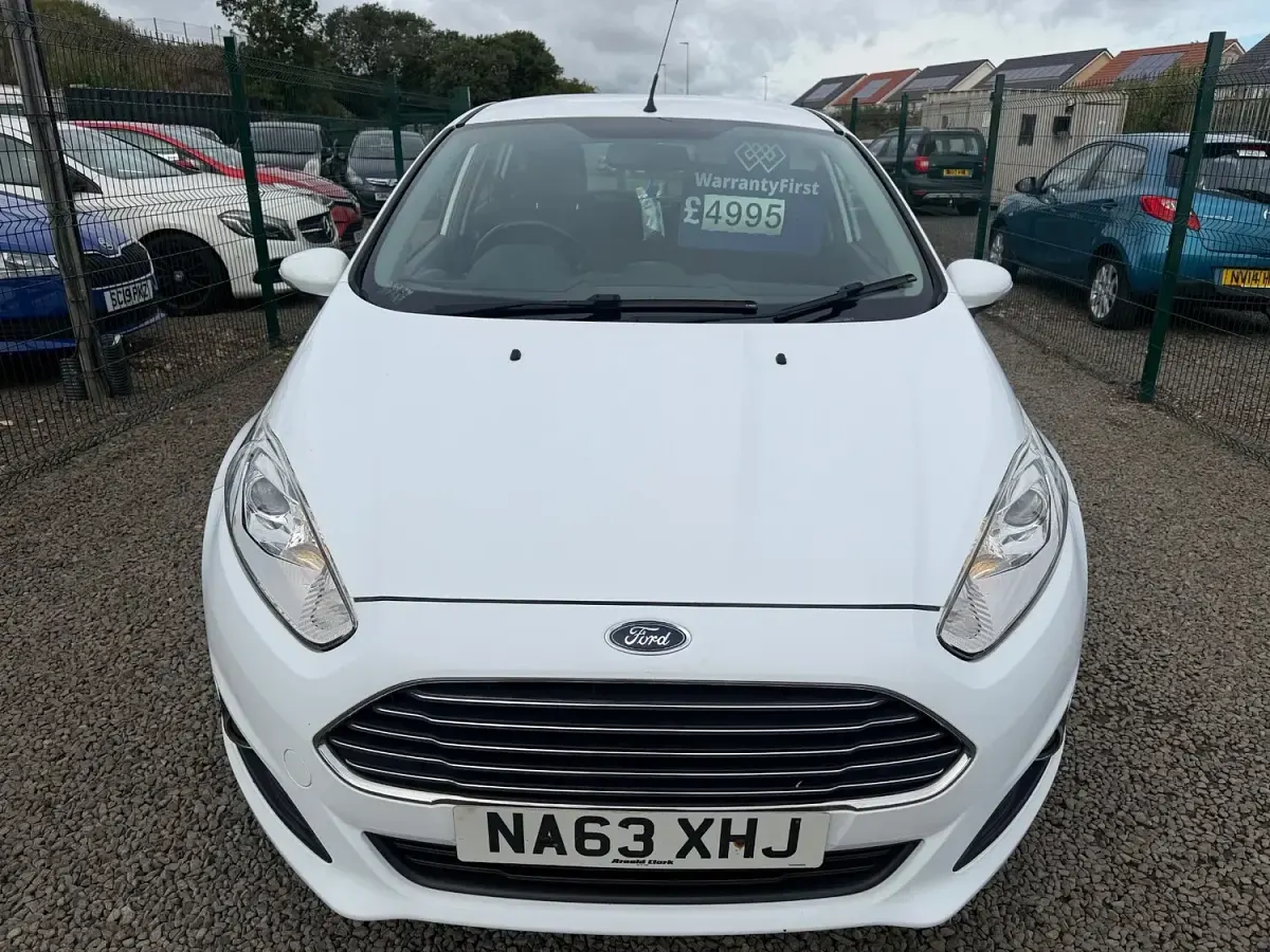 Used Ford Fiesta Zetec 2013 White Hatchback