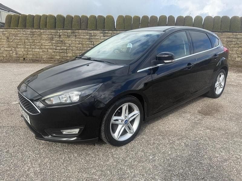 Used Ford Focus Zetec 125 HP (91 kW) 2015 Black Hatchback