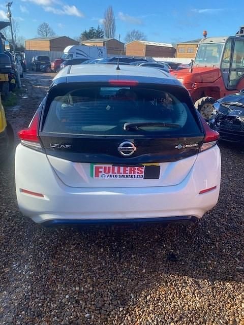 Used Nissan Leaf Acenta 110 kW (150 HP) 2022 White Hatchback